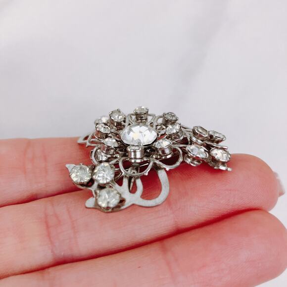 Vintage 1950s Mid Century Silver Tone Rhinestone Layered Floral Brooch Pin - Picture 6 of 9